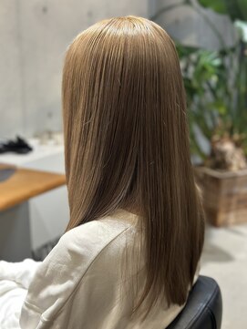 バルバオ サロンドベレーザ 大須(BALBAO salon de belleza) セミロングストレート　ハイトーンベージュカラー