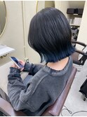 ブルーの裾カラー