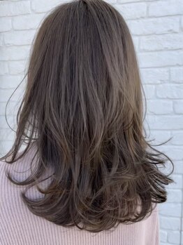 ユニカ ヘアー(UNICA hair)の写真/ハイキャリアなスタイリストがお客様一人ひとりの骨格・髪質・ライフスタイルまで考慮し理想を再現◎