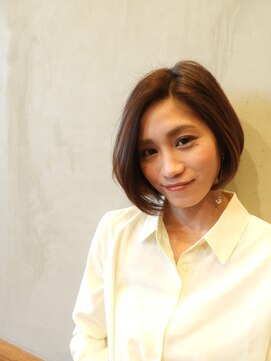 ロミ(ROMI) ☆大人可愛い☆前下がりショートボブ☆オフィスカジュアル