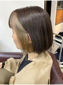 シアーベージュのインナーカラーボブ