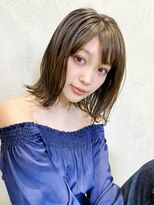 アイティー バイ アルバム 浦和店(IT by ALBUM) ナチュラル外ハネボブ_オリーブカラーハイライトカラー_27846