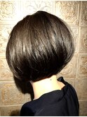 内側をとって収まりをよくするボブ