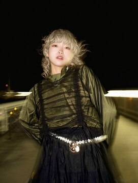 モノリス(MONOLITH.) マッシュウルフ・ハイトーンベージュ