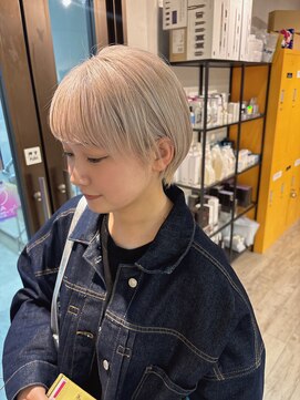 コワファーストナガサキシャンプーボーイ(COIFF1RST NAGASAKI SHAMPOO BOY) 大人ショートボブ丸みショートカットマッシュショート前髪あり