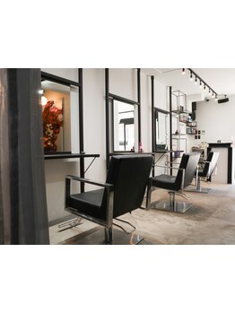 女性スタイリスト1人&3席のみの少人数サロン♪アットホーム×最旬トレンドを取り入れた店内★