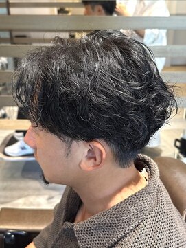   ブルーブラックフェザーパーマ刈り上げセンターパートO