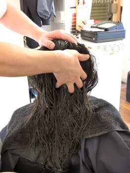 美容室トゥービー(To be...)の写真/【元エステティシャンの極上ヘッドスパ】冬は温かく夏は爽快◎季節に合わせたケアで至福のひと時を♪