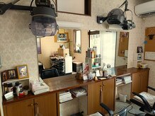 岩田美容室の雰囲気(お席は2つのみの小さなお店です)