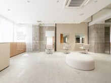 大きな窓のある明るい空間で、自分のためのひとときを。