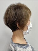 大人くびれショート×白髪ぼかしハイライト