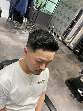 フランクスバーバーリベラルド 横浜(FRANK'S BARBER LIBERALD) ミドルフェード/フェザーアップU