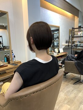 ジーニー(GeeNY) パツっとミニボブヘアとインナーカラー