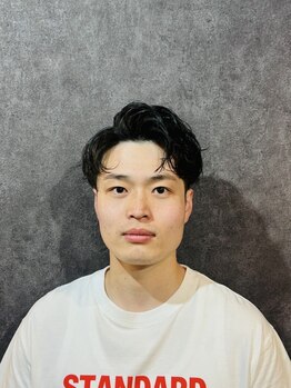 ひげや眉の身だしなみもお任せ。洗練されたスタイルであなたの男前を引き出す理容室《Cafe&Barber BASE》