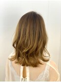 艶髪ミディアムレイヤー透明感ベージュカラー