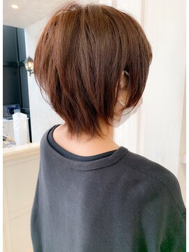 キャアリー(Caary) 福山市 人気 丸みショートボブ、丸みショートウルフCaaryピンク