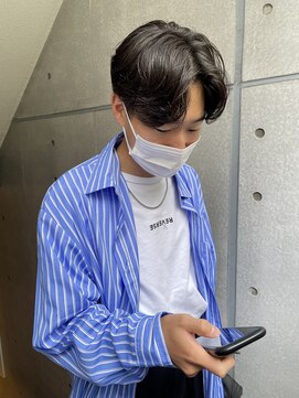 ネオリーブ クーロ(Neolive curro) 前下がりセンターパート