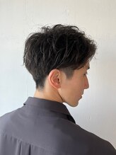 《*ヘアデザイン紹介*》波巻きパーマとセンターパートのデザインとの相性も抜群◎[水戸/メンズパーマ]