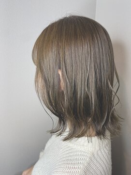 エミール(Emiile) 艶感　オリーブベージュ