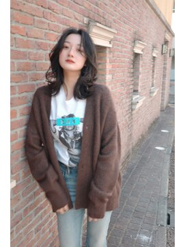 オグジュアリー 表参道(aux.) ミディアムレイヤースタイル