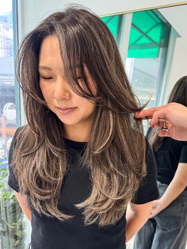 ノラ ウメダ(NORA UMEDA) レイヤーカット海外風カーテンバングインナーハイライト