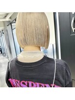 ベモ(NVEMO) ミルクティーボブハイトーンボブケアブリーチダブルカラー