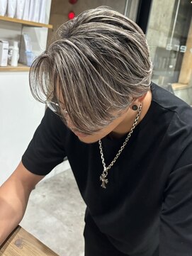 イーラ(era) 毛流れセンターパート/メッシュ/ハイライト/ニュアンスパーマ