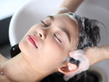 トッカ 天王寺ANNEX(tocca)の写真/高濃度生炭酸COTAエヴァーリフスパで頭皮と毛穴洗浄し、マッサージで血流促進◎￥4500