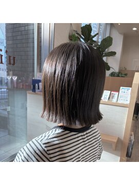 ウイバイファースト(u'i by first) まとまりとツヤ感が魅力の切りっぱなしボブ