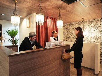 アルコバレーノ(Arcobaleno)の写真/毎日明るい店内は、ぷらっと立ち寄るお客さんの憩いの空間♪ついつい行きたくなるプライベートなサロン◎