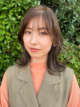 ヴィアンカ(Vianca) 大人外ハネミディ×オリーブグレージュ/大人女子＠20代30代40代