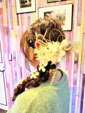 ロッキンヘアー(Rockin' hair) 成人式　ゆるふわダウンスタイル　水引　ドライフラワー