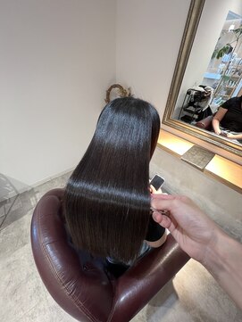 ベルラ(BeLuRA) 乾かすだけで鏡面仕上がりに…美髪矯正♪