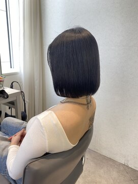 ユーフォリア 渋谷グランデ(Euphoria SHIBUYA GRANDE) Aujuaトリートメント 内巻きボブ  黒髪ボブ