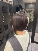 ピンクブラウン丸み前下がりボブスタイル小顔レイヤーカット
