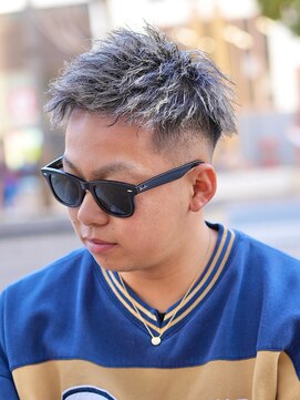 スラッシュ(SLASH) ツイストパーマ/短髪/ホワイトメッシュ/スキンフェード/姫路