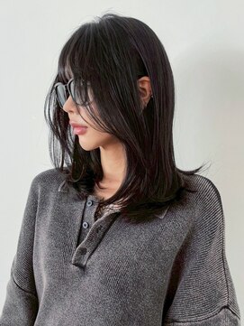 アイティー バイ アルバム 浦和店(IT by ALBUM) 黒髪小顔顔周りレイヤーロングおくれ毛暗めカラー_ba566861