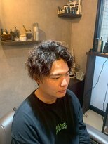 トニコ(toniko)&nbsp;スパイラルパーマ×センターパート×刈り上げ×テーパーフェード