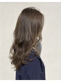 ロングレイヤーカット×アッシュベージュ