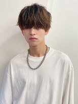 スーツ短髪ツーブロック束感モテる黒髪シークレットパーマ流行