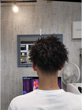 グラッド (GLAD) ショートでツイスト/スパイラル