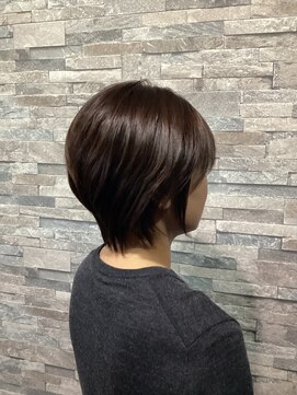 ヴィソップ(V.S.O.P) 白髪染めと攻めたカットで大人のショートボブ