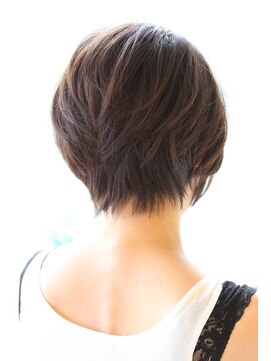 レウナ 外苑前(Reuna) 【30代・40代・50代】毛流れ綺麗な大人ショート