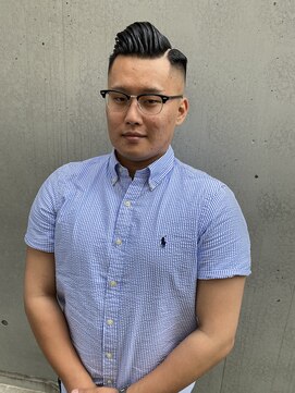 タケシズバーバー(BARBER) スキンフェードハードパート七三オールバック