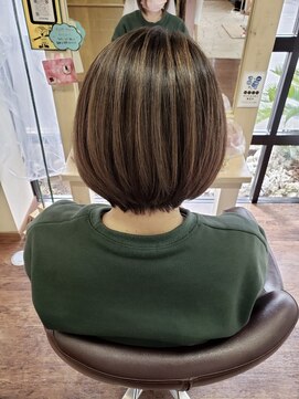 カットインファーチェ CUT IN face ショートボブハイライト