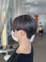 ヘアーメイクアンドネイル ヴォーグ(Hair Make＆Nail VOGUE) センターパート×刈り上げ