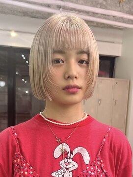 デート 下北沢(DATE) ダブルカラーミルクティーベージュカラーブリーチ丸みショート