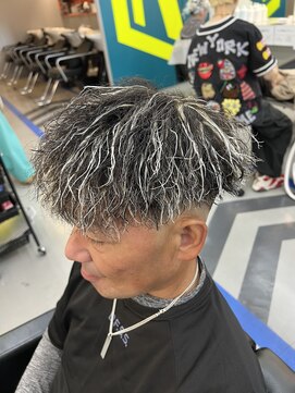 ダズルヘアラッシュ(DAZZLE hair RUSH) 大人気のホワイトハイライト×ツイストスパイラルパーマ
