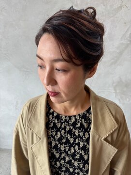 マイス(Mais) 毛流れ重視・中間アップスタイル