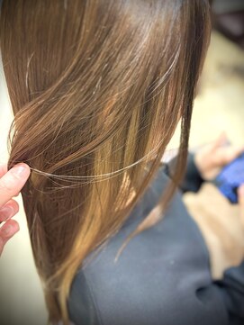 トレセッテ(tre sette) イヤリングカラー/ベージュ系スタイル